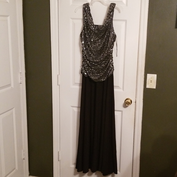 R&M Richards Dresses & Skirts - Formal dress